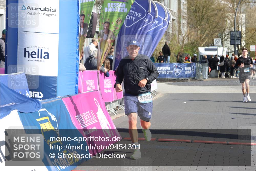 12.04.2026 - 45. Internationalen Wilhelmsburger Insellauf Strokosch-Dieckow http://msf.ph/oto/9454391 12.04.2026 10:29:38 Ziel 3735 meine-sportfotos.de