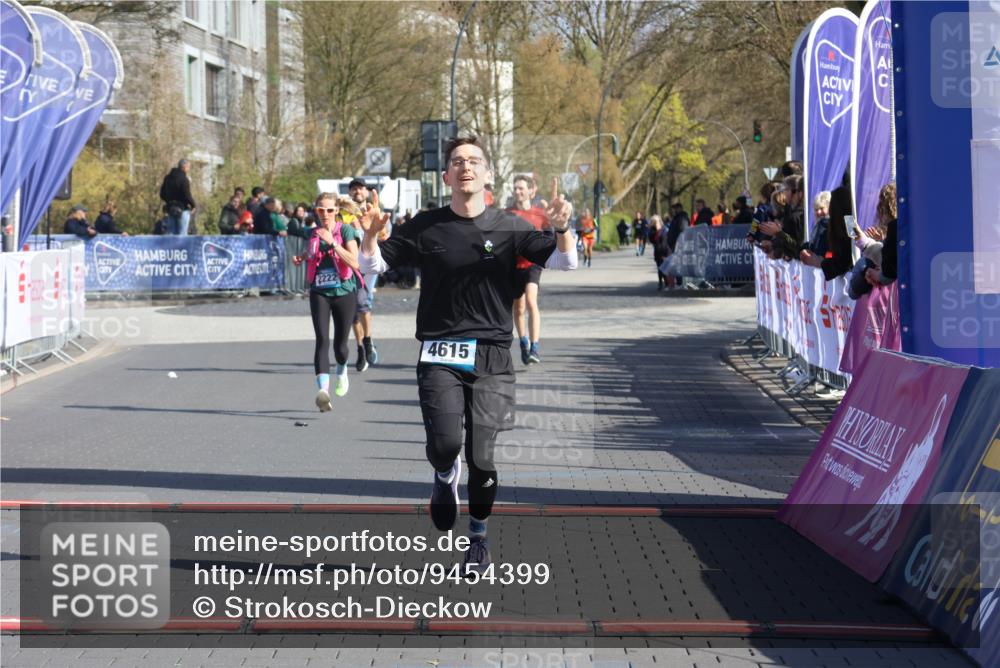 12.04.2026 - 45. Internationalen Wilhelmsburger Insellauf Strokosch-Dieckow http://msf.ph/oto/9454399 12.04.2026 10:42:30 Ziel 4615, 2222 meine-sportfotos.de