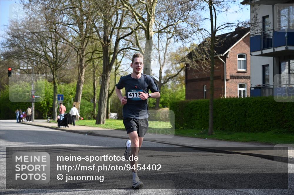12.04.2026 - 45. Internationalen Wilhelmsburger Insellauf J. Mangold http://msf.ph/oto/9454402 12.04.2026 10:18:48 Ziel 4733, 4583, 4117, 3644, 2757, 5049, 2671, 2549, 3289, 5456, 2789 meine-sportfotos.de