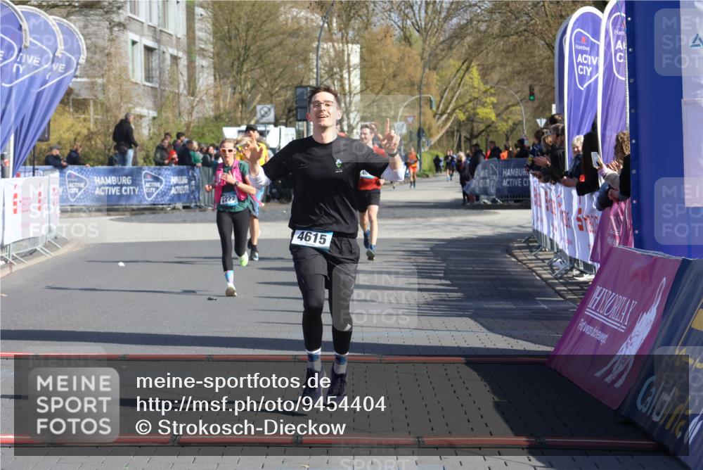 12.04.2026 - 45. Internationalen Wilhelmsburger Insellauf Strokosch-Dieckow http://msf.ph/oto/9454404 12.04.2026 10:42:30 Ziel 4615, 2222 meine-sportfotos.de