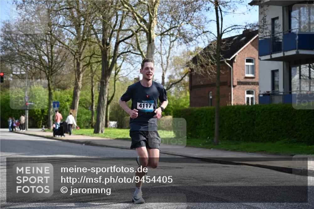 12.04.2026 - 45. Internationalen Wilhelmsburger Insellauf J. Mangold http://msf.ph/oto/9454405 12.04.2026 10:18:48 Ziel 4733, 4583, 4117, 3644, 2757, 5049, 2671, 2549, 3289, 5456, 2789 meine-sportfotos.de