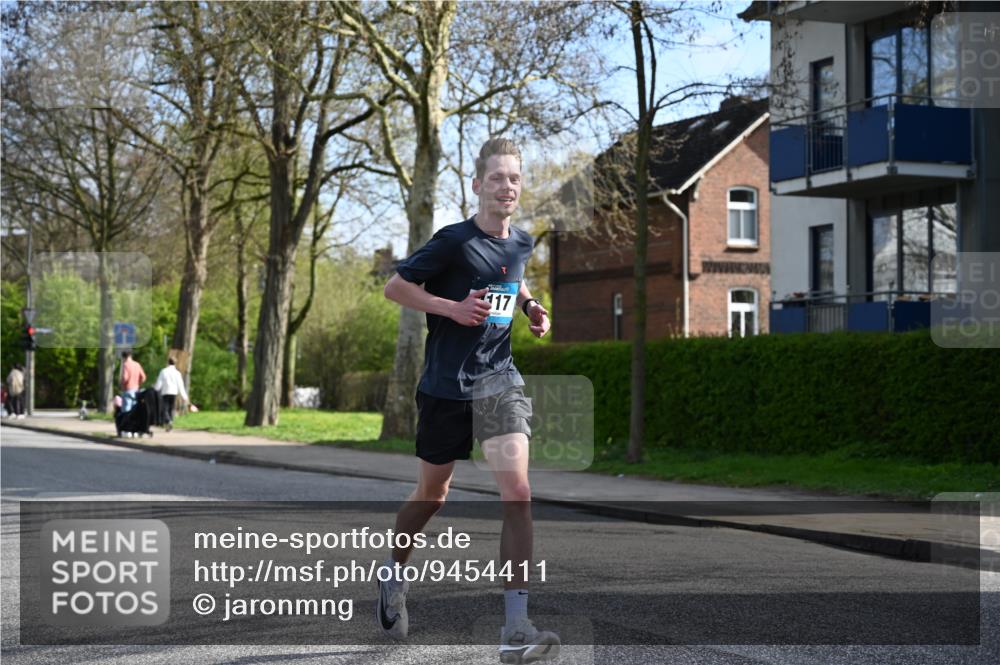 12.04.2026 - 45. Internationalen Wilhelmsburger Insellauf J. Mangold http://msf.ph/oto/9454411 12.04.2026 10:18:49 Ziel 4733, 4583, 4117, 3644, 2757, 5049, 2671, 2549, 3289, 5456, 2789 meine-sportfotos.de