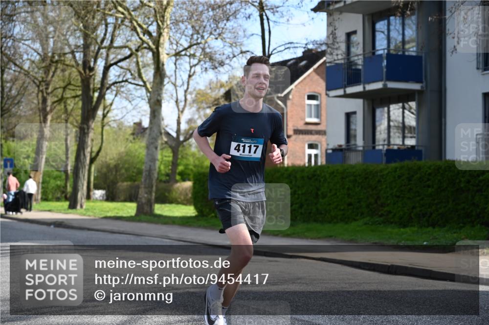 12.04.2026 - 45. Internationalen Wilhelmsburger Insellauf J. Mangold http://msf.ph/oto/9454417 12.04.2026 10:18:49 Ziel 4733, 4583, 4117, 3644, 2757, 5049, 2671, 2549, 3289, 5456, 2789 meine-sportfotos.de