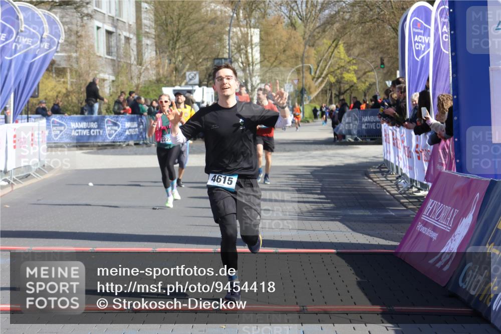 12.04.2026 - 45. Internationalen Wilhelmsburger Insellauf Strokosch-Dieckow http://msf.ph/oto/9454418 12.04.2026 10:42:30 Ziel 4615, 2222 meine-sportfotos.de