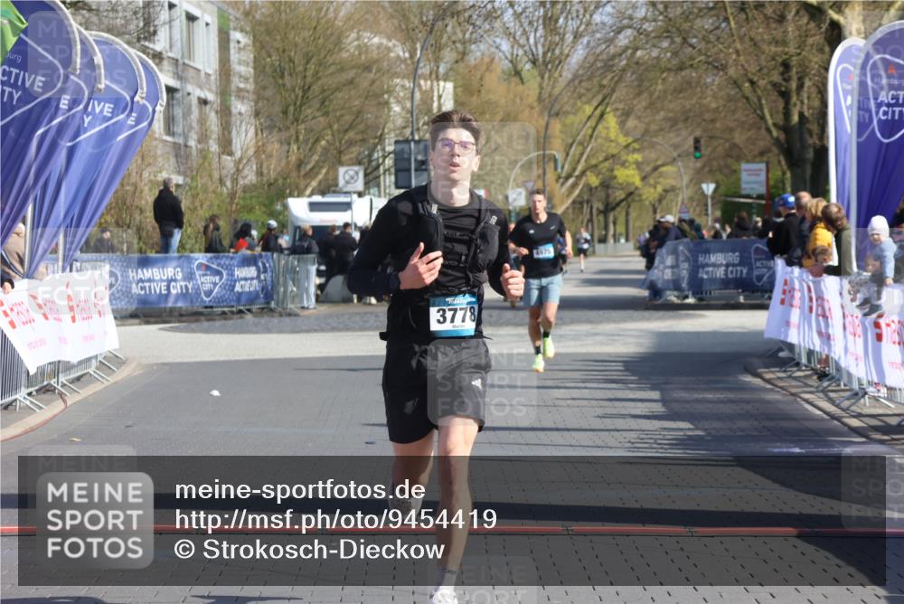 12.04.2026 - 45. Internationalen Wilhelmsburger Insellauf Strokosch-Dieckow http://msf.ph/oto/9454419 12.04.2026 10:29:43 Ziel 3778 meine-sportfotos.de