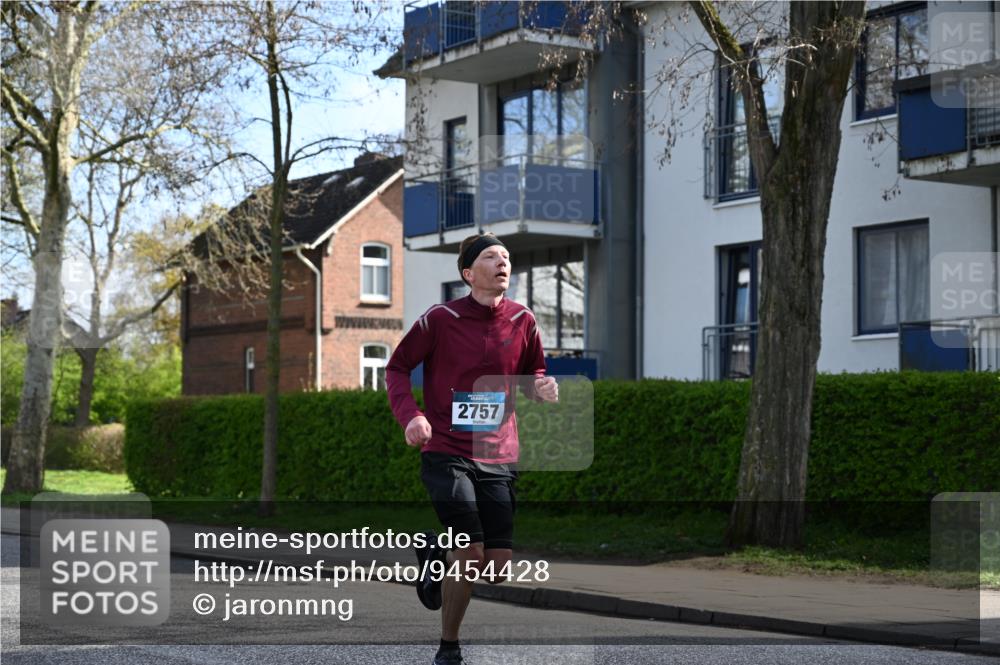 12.04.2026 - 45. Internationalen Wilhelmsburger Insellauf J. Mangold http://msf.ph/oto/9454428 12.04.2026 10:19:01 Ziel 2757, 5049, 2671, 2549, 3289, 5456, 2789, 5652 meine-sportfotos.de