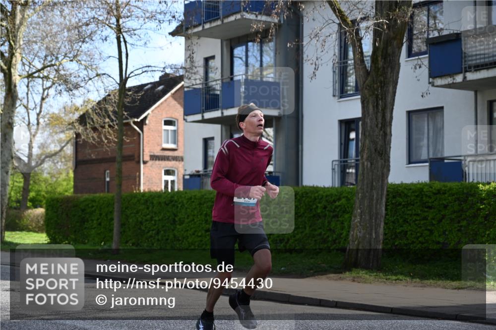 12.04.2026 - 45. Internationalen Wilhelmsburger Insellauf J. Mangold http://msf.ph/oto/9454430 12.04.2026 10:19:01 Ziel 2757, 5049, 2671, 2549, 3289, 5456, 2789, 5652 meine-sportfotos.de