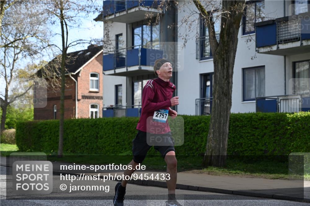 12.04.2026 - 45. Internationalen Wilhelmsburger Insellauf J. Mangold http://msf.ph/oto/9454433 12.04.2026 10:19:01 Ziel 2757, 5049, 2671, 2549, 3289, 5456, 2789, 5652 meine-sportfotos.de