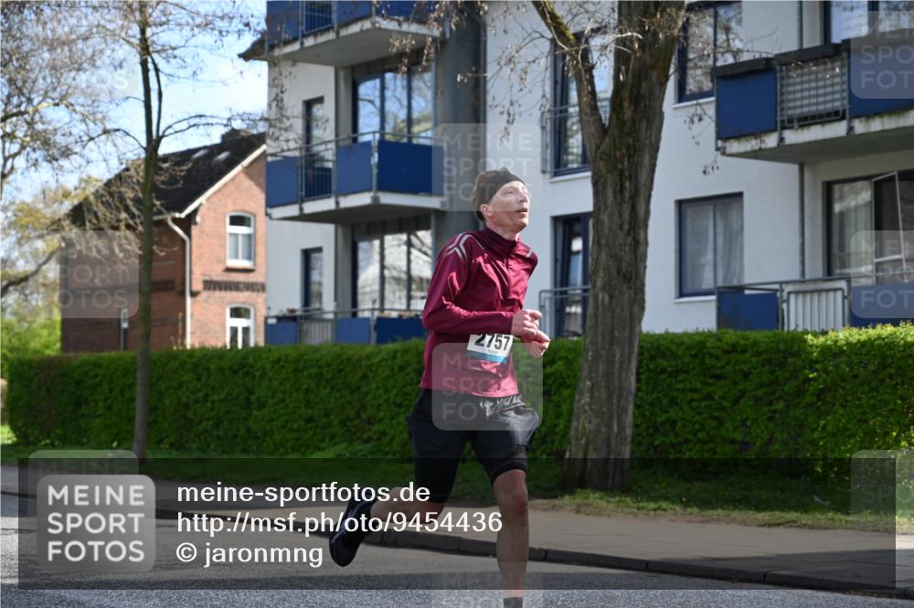 12.04.2026 - 45. Internationalen Wilhelmsburger Insellauf J. Mangold http://msf.ph/oto/9454436 12.04.2026 10:19:01 Ziel 2757, 5049, 2671, 2549, 3289, 5456, 2789, 5652 meine-sportfotos.de
