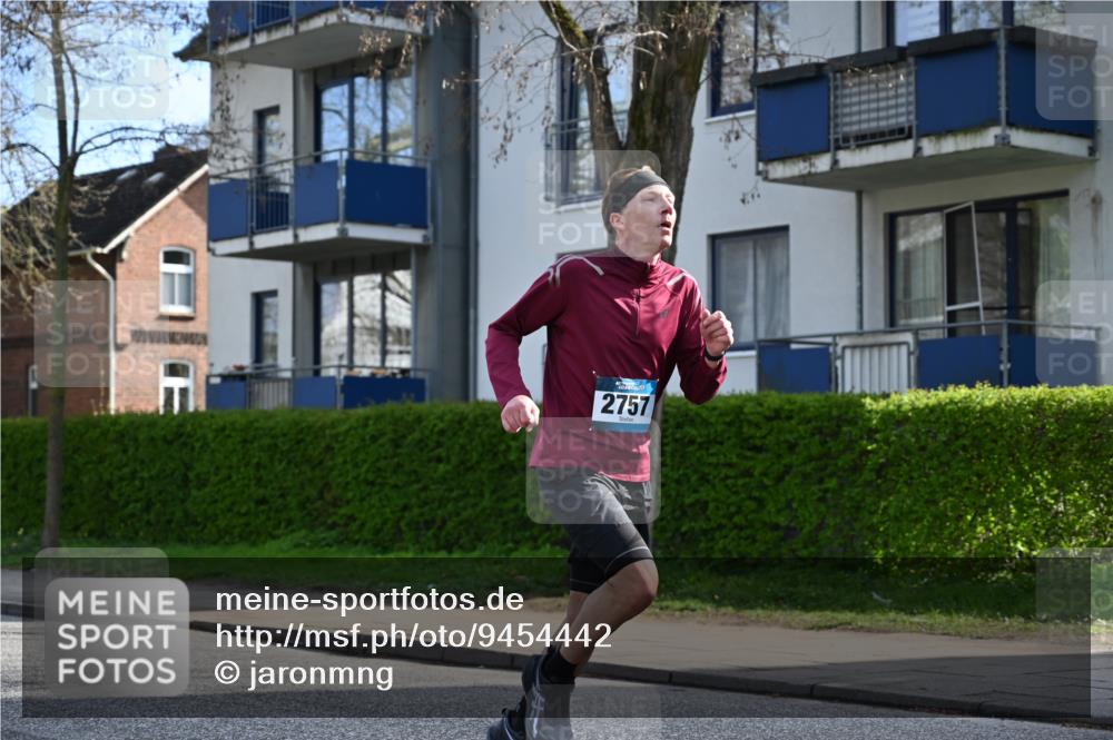 12.04.2026 - 45. Internationalen Wilhelmsburger Insellauf J. Mangold http://msf.ph/oto/9454442 12.04.2026 10:19:02 Ziel 2757, 5049, 2671, 2549, 3289, 5456, 2789, 5652 meine-sportfotos.de