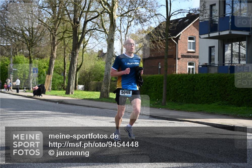 12.04.2026 - 45. Internationalen Wilhelmsburger Insellauf J. Mangold http://msf.ph/oto/9454448 12.04.2026 10:19:12 Ziel 5049, 2671, 2549, 3289, 5456, 2789, 5652, 5652, 3976 meine-sportfotos.de