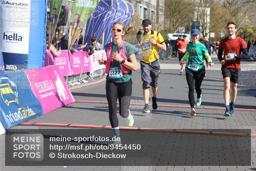 12.04.2026 - 45. Internationalen Wilhelmsburger Insellauf Strokosch-Dieckow http://msf.ph/oto/9454450 12.04.2026 10:42:34 Ziel 4615, 2222, 3419, 4042, 3991 meine-sportfotos.de