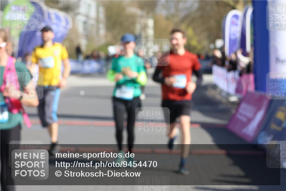 12.04.2026 - 45. Internationalen Wilhelmsburger Insellauf Strokosch-Dieckow http://msf.ph/oto/9454470 12.04.2026 10:42:36 Ziel 2222, 3419, 4042, 3991, 2262, 2263 meine-sportfotos.de