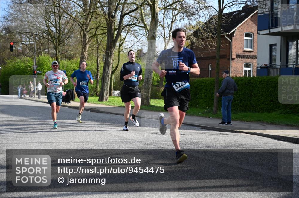 12.04.2026 - 45. Internationalen Wilhelmsburger Insellauf J. Mangold http://msf.ph/oto/9454475 12.04.2026 10:19:27 Ziel 2671, 2549, 3289, 5456, 2789, 5652, 3976, 4162 meine-sportfotos.de