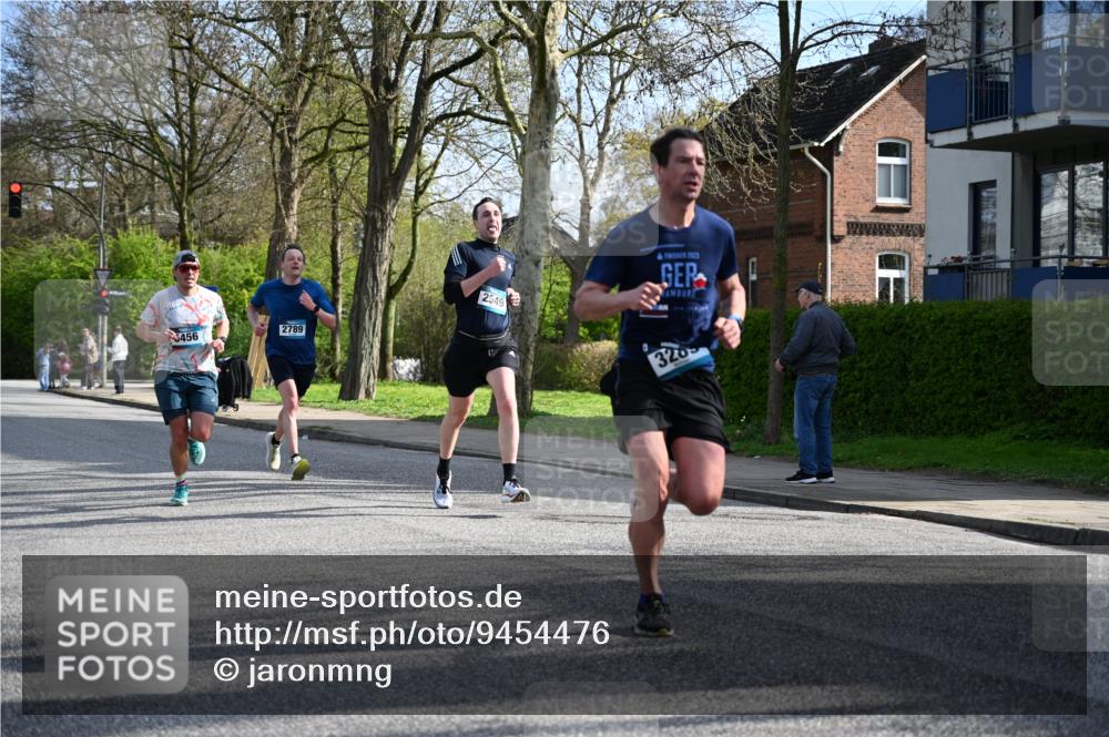 12.04.2026 - 45. Internationalen Wilhelmsburger Insellauf J. Mangold http://msf.ph/oto/9454476 12.04.2026 10:19:27 Ziel 2671, 2549, 3289, 5456, 2789, 5652, 3976, 4162 meine-sportfotos.de
