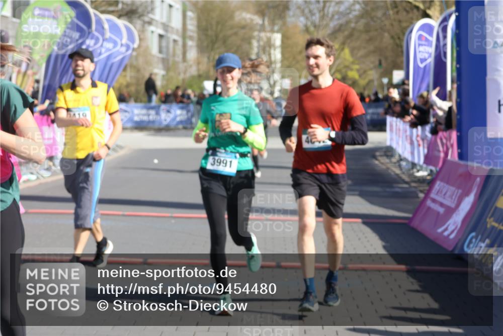 12.04.2026 - 45. Internationalen Wilhelmsburger Insellauf Strokosch-Dieckow http://msf.ph/oto/9454480 12.04.2026 10:42:36 Ziel 2222, 3419, 4042, 3991, 2262, 2263 meine-sportfotos.de