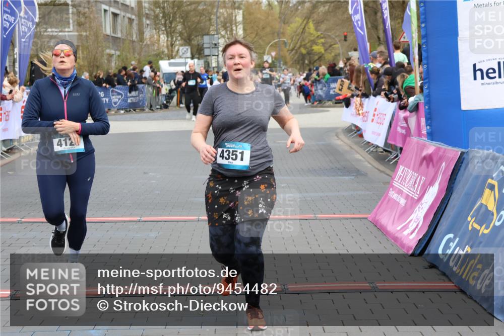 12.04.2026 - 45. Internationalen Wilhelmsburger Insellauf Strokosch-Dieckow http://msf.ph/oto/9454482 12.04.2026 13:04:49 Ziel 4951, 4115, 4351, 4125 meine-sportfotos.de