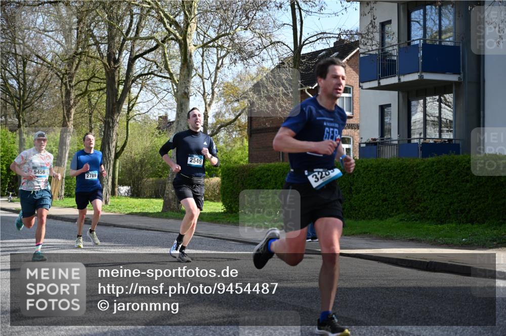 12.04.2026 - 45. Internationalen Wilhelmsburger Insellauf J. Mangold http://msf.ph/oto/9454487 12.04.2026 10:19:27 Ziel 2671, 2549, 3289, 5456, 2789, 5652, 3976, 4162 meine-sportfotos.de