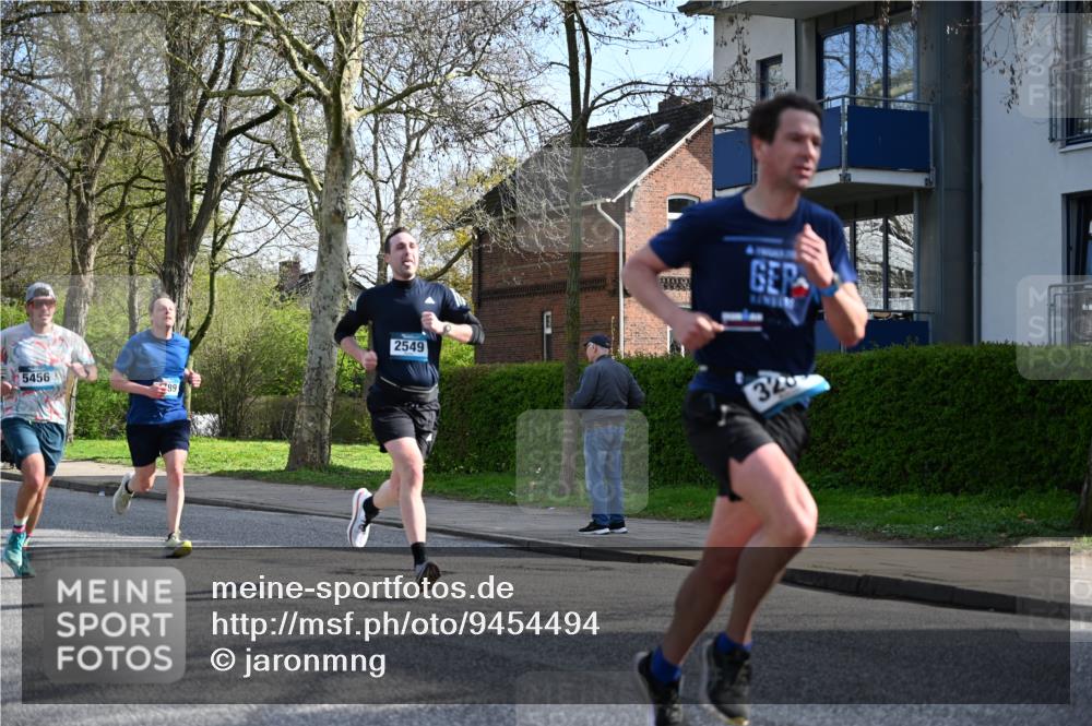 12.04.2026 - 45. Internationalen Wilhelmsburger Insellauf J. Mangold http://msf.ph/oto/9454494 12.04.2026 10:19:28 Ziel 2671, 2549, 3289, 5456, 2789, 5652, 3976, 4162, 4162 meine-sportfotos.de