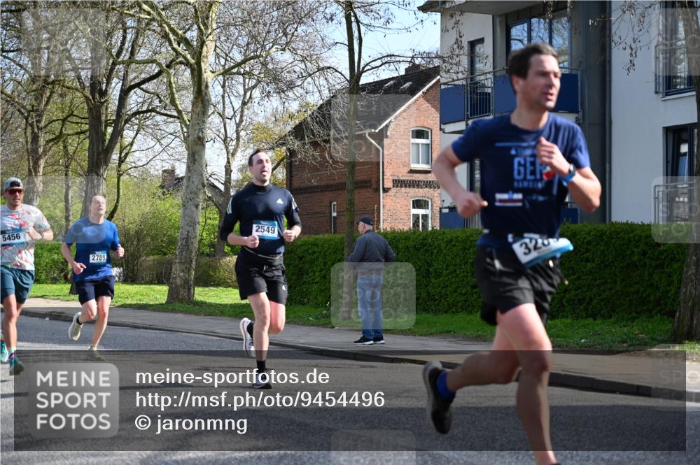 12.04.2026 - 45. Internationalen Wilhelmsburger Insellauf J. Mangold http://msf.ph/oto/9454496 12.04.2026 10:19:28 Ziel 2671, 2549, 3289, 5456, 2789, 5652, 3976, 4162, 4162 meine-sportfotos.de