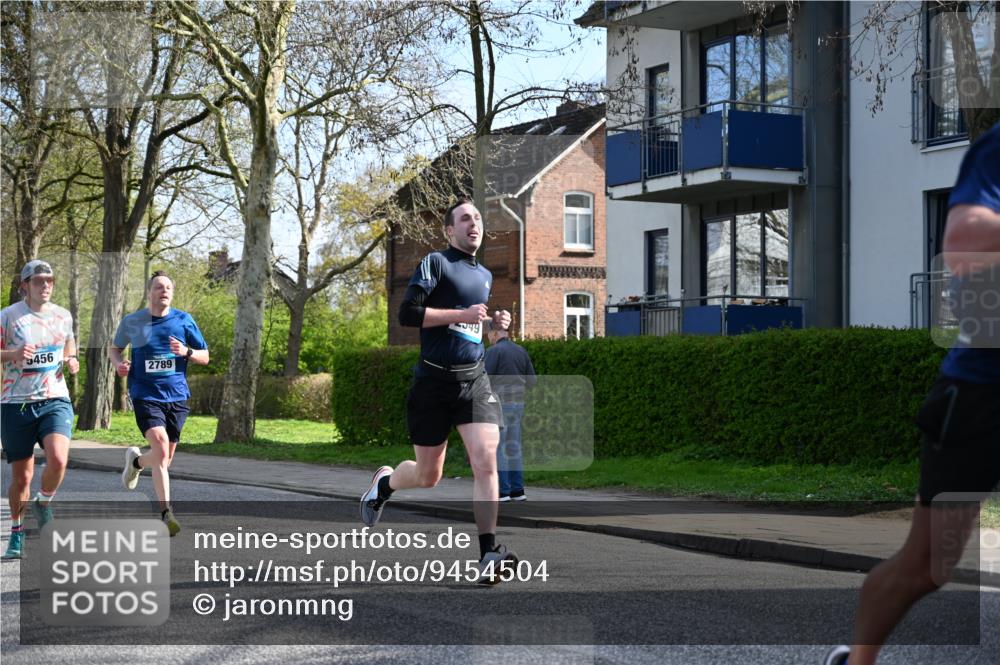 12.04.2026 - 45. Internationalen Wilhelmsburger Insellauf J. Mangold http://msf.ph/oto/9454504 12.04.2026 10:19:28 Ziel 2671, 2549, 3289, 5456, 2789, 5652, 3976, 4162, 4162 meine-sportfotos.de