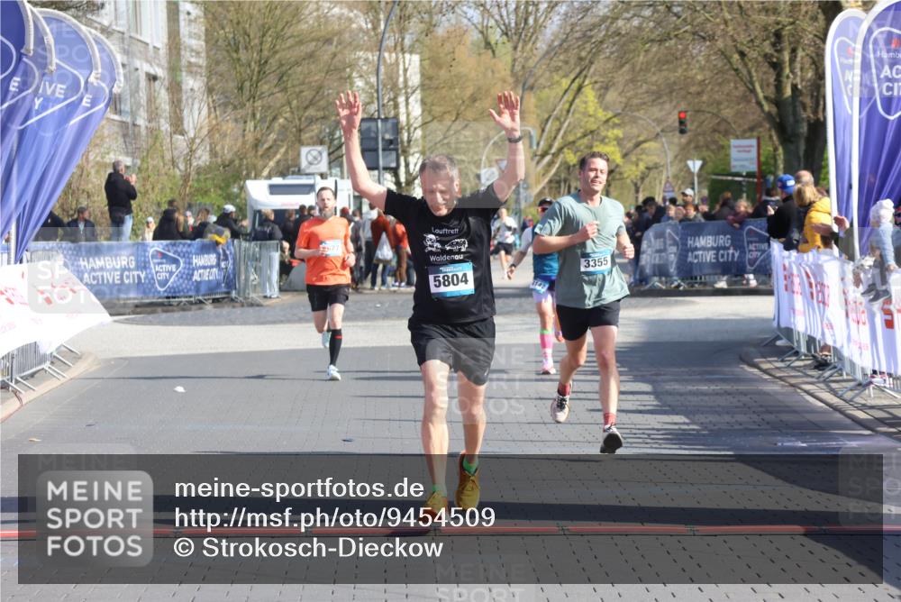 12.04.2026 - 45. Internationalen Wilhelmsburger Insellauf Strokosch-Dieckow http://msf.ph/oto/9454509 12.04.2026 10:29:55 Ziel 4027, 5804, 3355 meine-sportfotos.de