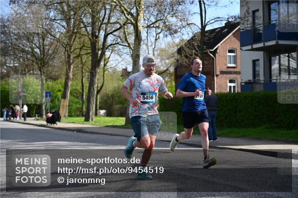 12.04.2026 - 45. Internationalen Wilhelmsburger Insellauf J. Mangold http://msf.ph/oto/9454519 12.04.2026 10:19:29 Ziel 2671, 2549, 3289, 5456, 2789, 5652, 3976, 4162, 4605 meine-sportfotos.de