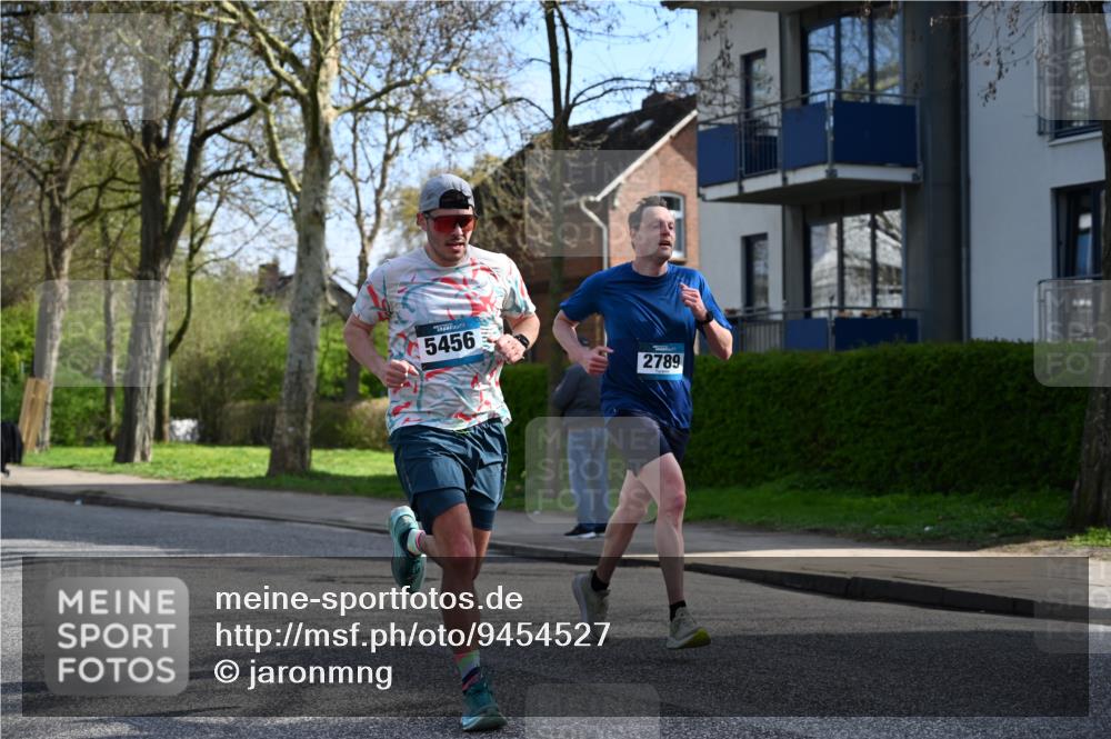 12.04.2026 - 45. Internationalen Wilhelmsburger Insellauf J. Mangold http://msf.ph/oto/9454527 12.04.2026 10:19:29 Ziel 2671, 2549, 3289, 5456, 2789, 5652, 3976, 4162, 4605 meine-sportfotos.de