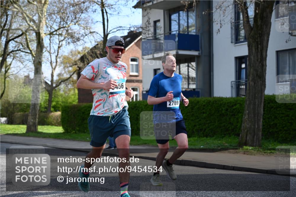 12.04.2026 - 45. Internationalen Wilhelmsburger Insellauf J. Mangold http://msf.ph/oto/9454534 12.04.2026 10:19:29 Ziel 2671, 2549, 3289, 5456, 2789, 5652, 3976, 4162, 4605 meine-sportfotos.de