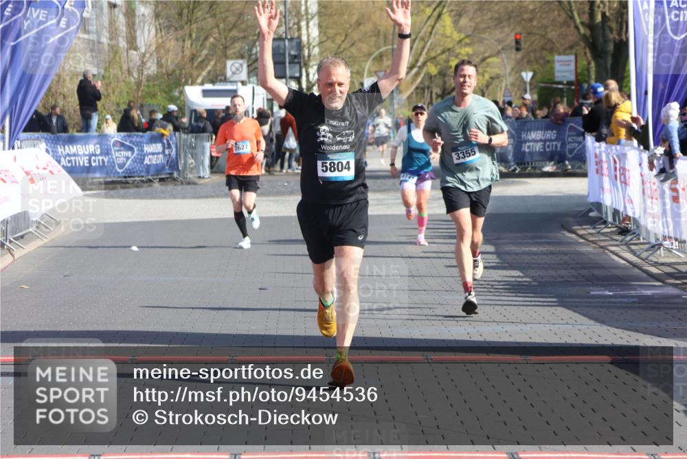 12.04.2026 - 45. Internationalen Wilhelmsburger Insellauf Strokosch-Dieckow http://msf.ph/oto/9454536 12.04.2026 10:29:56 Ziel 4027, 5804, 3355, 4142, 2627 meine-sportfotos.de