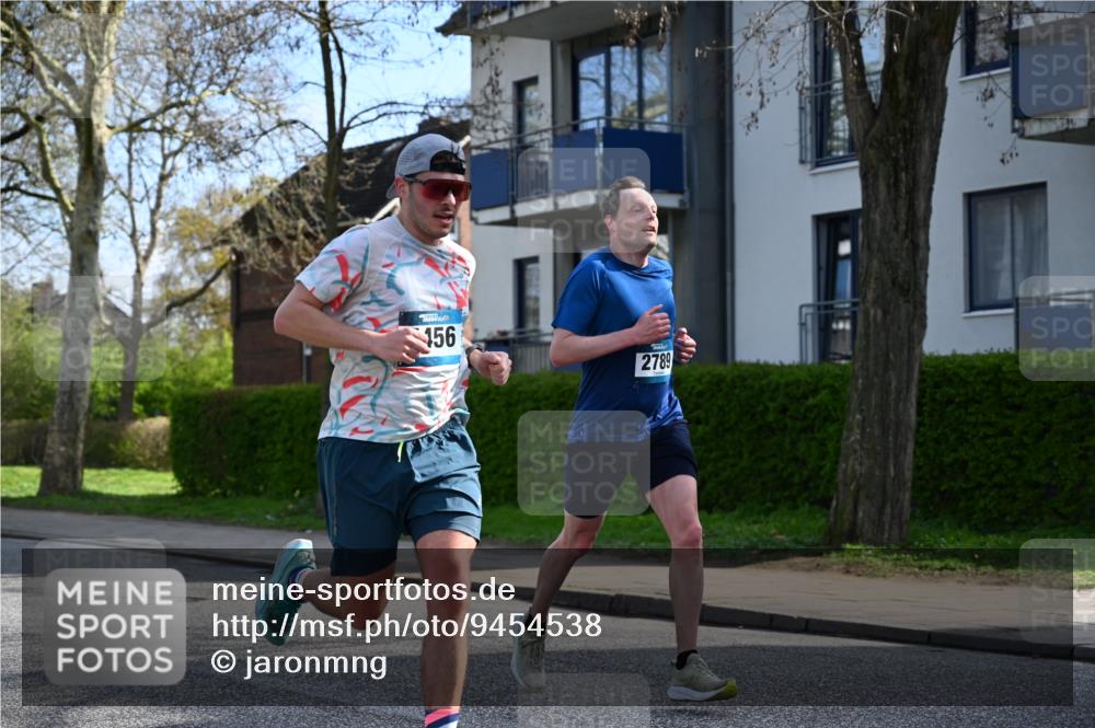 12.04.2026 - 45. Internationalen Wilhelmsburger Insellauf J. Mangold http://msf.ph/oto/9454538 12.04.2026 10:19:29 Ziel 2671, 2549, 3289, 5456, 2789, 5652, 3976, 4162, 4605 meine-sportfotos.de