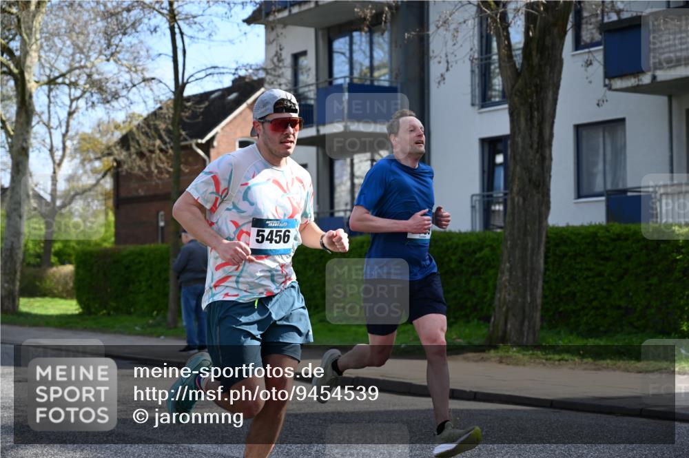12.04.2026 - 45. Internationalen Wilhelmsburger Insellauf J. Mangold http://msf.ph/oto/9454539 12.04.2026 10:19:30 Ziel 2671, 2549, 3289, 5456, 2789, 5652, 3976, 4162, 4605 meine-sportfotos.de