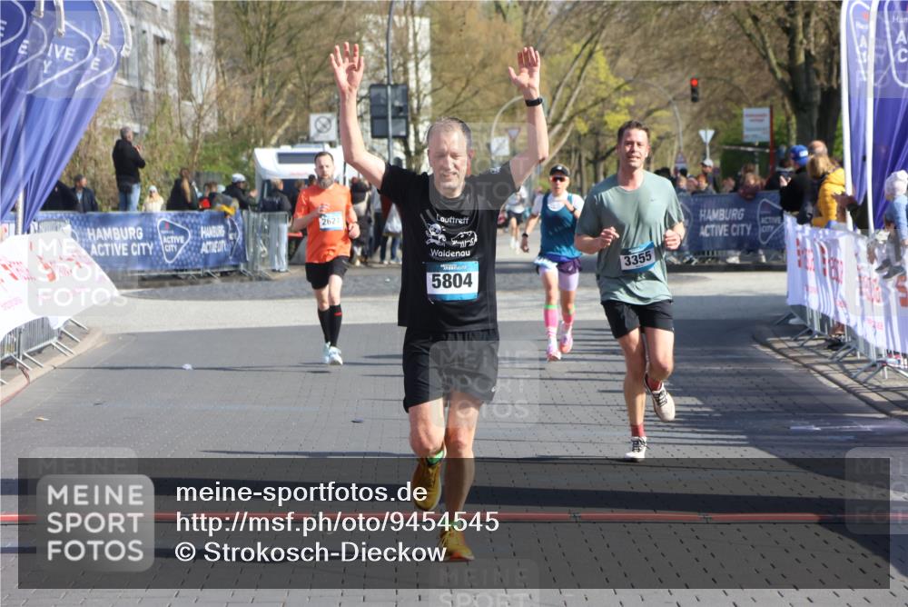 12.04.2026 - 45. Internationalen Wilhelmsburger Insellauf Strokosch-Dieckow http://msf.ph/oto/9454545 12.04.2026 10:29:56 Ziel 4027, 5804, 3355, 4142, 2627 meine-sportfotos.de