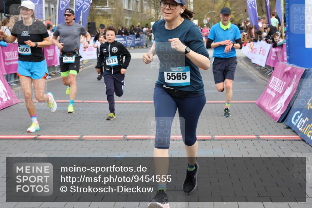12.04.2026 - 45. Internationalen Wilhelmsburger Insellauf Strokosch-Dieckow http://msf.ph/oto/9454555 12.04.2026 13:04:42 Ziel 5257, 4647, 5565, 4600, 5474, 4653, 5420, 5599, 5620, 4951, 4115 meine-sportfotos.de