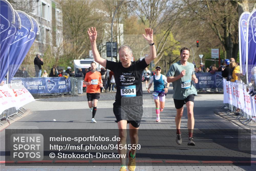 12.04.2026 - 45. Internationalen Wilhelmsburger Insellauf Strokosch-Dieckow http://msf.ph/oto/9454559 12.04.2026 10:29:56 Ziel 4027, 5804, 3355, 4142, 2627 meine-sportfotos.de