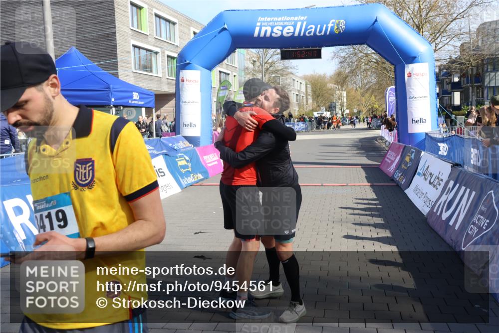 12.04.2026 - 45. Internationalen Wilhelmsburger Insellauf Strokosch-Dieckow http://msf.ph/oto/9454561 12.04.2026 10:42:45 Ziel  meine-sportfotos.de