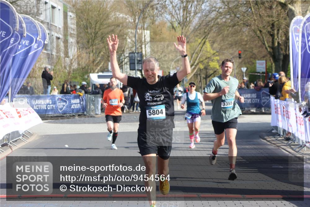 12.04.2026 - 45. Internationalen Wilhelmsburger Insellauf Strokosch-Dieckow http://msf.ph/oto/9454564 12.04.2026 10:29:56 Ziel 4027, 5804, 3355, 4142, 2627 meine-sportfotos.de