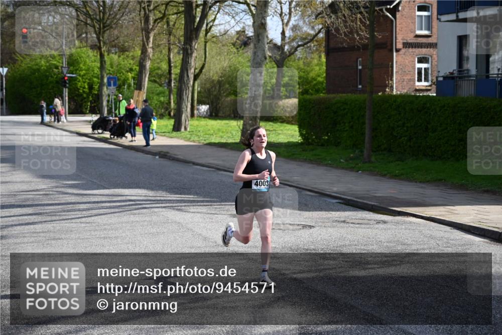 12.04.2026 - 45. Internationalen Wilhelmsburger Insellauf J. Mangold http://msf.ph/oto/9454571 12.04.2026 10:20:56 Ziel 3134, 3208, 2212, 4003, 5591, 2127, 3099, 2253 meine-sportfotos.de