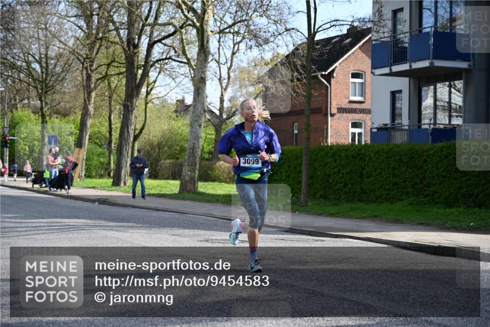 12.04.2026 - 45. Internationalen Wilhelmsburger Insellauf J. Mangold http://msf.ph/oto/9454583 12.04.2026 10:21:20 Ziel 2127, 3099, 2253, 3137, 3137, 3930, 3317 meine-sportfotos.de