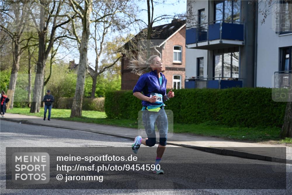 12.04.2026 - 45. Internationalen Wilhelmsburger Insellauf J. Mangold http://msf.ph/oto/9454590 12.04.2026 10:21:21 Ziel 2127, 3099, 2253, 3137, 3930, 3317, 3771 meine-sportfotos.de