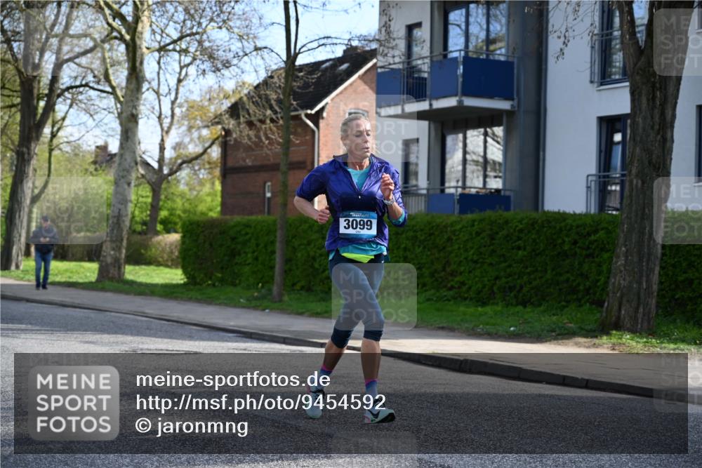 12.04.2026 - 45. Internationalen Wilhelmsburger Insellauf J. Mangold http://msf.ph/oto/9454592 12.04.2026 10:21:21 Ziel 2127, 3099, 2253, 3137, 3930, 3317, 3771 meine-sportfotos.de