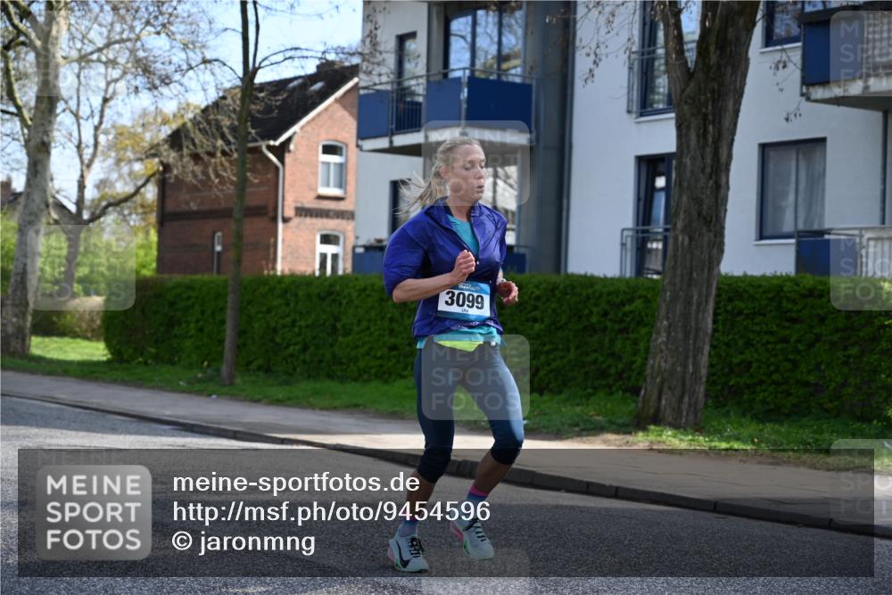 12.04.2026 - 45. Internationalen Wilhelmsburger Insellauf J. Mangold http://msf.ph/oto/9454596 12.04.2026 10:21:21 Ziel 2127, 3099, 2253, 3137, 3930, 3317, 3771 meine-sportfotos.de