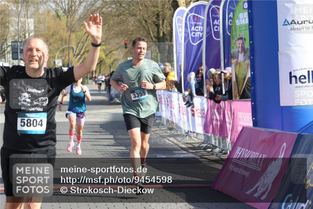 12.04.2026 - 45. Internationalen Wilhelmsburger Insellauf Strokosch-Dieckow http://msf.ph/oto/9454598 12.04.2026 10:29:57 Ziel 5804, 3355, 4142, 2627 meine-sportfotos.de