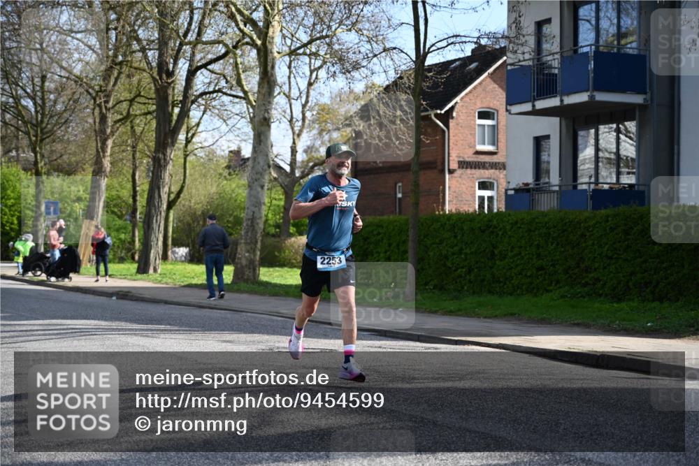 12.04.2026 - 45. Internationalen Wilhelmsburger Insellauf J. Mangold http://msf.ph/oto/9454599 12.04.2026 10:21:32 Ziel 2253, 3137, 3137, 3930, 3317, 3771, 2010 meine-sportfotos.de