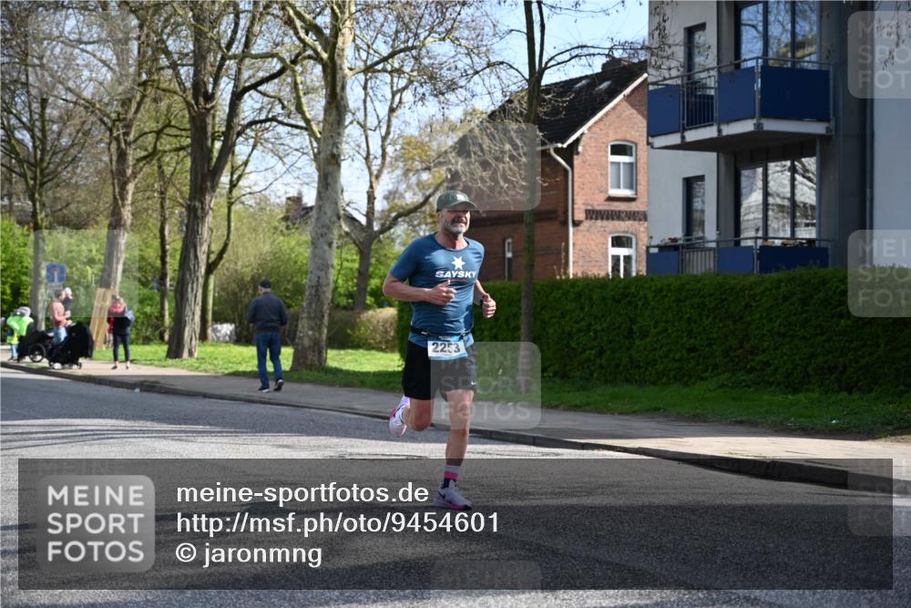 12.04.2026 - 45. Internationalen Wilhelmsburger Insellauf J. Mangold http://msf.ph/oto/9454601 12.04.2026 10:21:33 Ziel 2253, 3137, 3930, 3317, 3771, 3771, 2010 meine-sportfotos.de