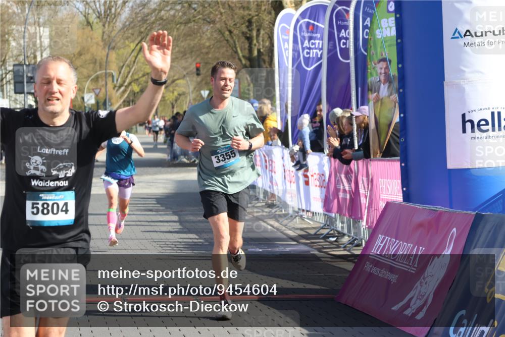 12.04.2026 - 45. Internationalen Wilhelmsburger Insellauf Strokosch-Dieckow http://msf.ph/oto/9454604 12.04.2026 10:29:57 Ziel 5804, 3355, 4142, 2627 meine-sportfotos.de