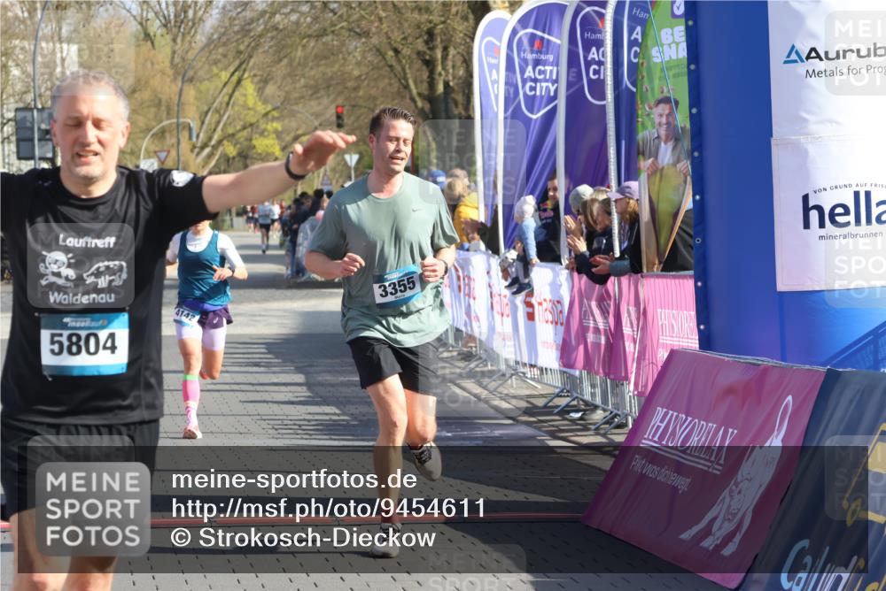 12.04.2026 - 45. Internationalen Wilhelmsburger Insellauf Strokosch-Dieckow http://msf.ph/oto/9454611 12.04.2026 10:29:57 Ziel 5804, 3355, 4142, 2627 meine-sportfotos.de