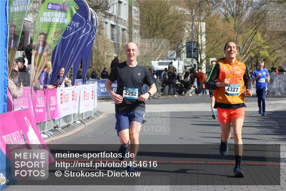 12.04.2026 - 45. Internationalen Wilhelmsburger Insellauf Strokosch-Dieckow http://msf.ph/oto/9454616 12.04.2026 10:42:55 Ziel 2252 meine-sportfotos.de