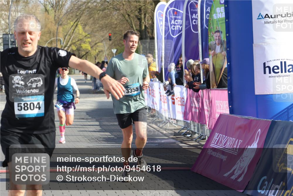 12.04.2026 - 45. Internationalen Wilhelmsburger Insellauf Strokosch-Dieckow http://msf.ph/oto/9454618 12.04.2026 10:29:57 Ziel 5804, 3355, 4142, 2627 meine-sportfotos.de