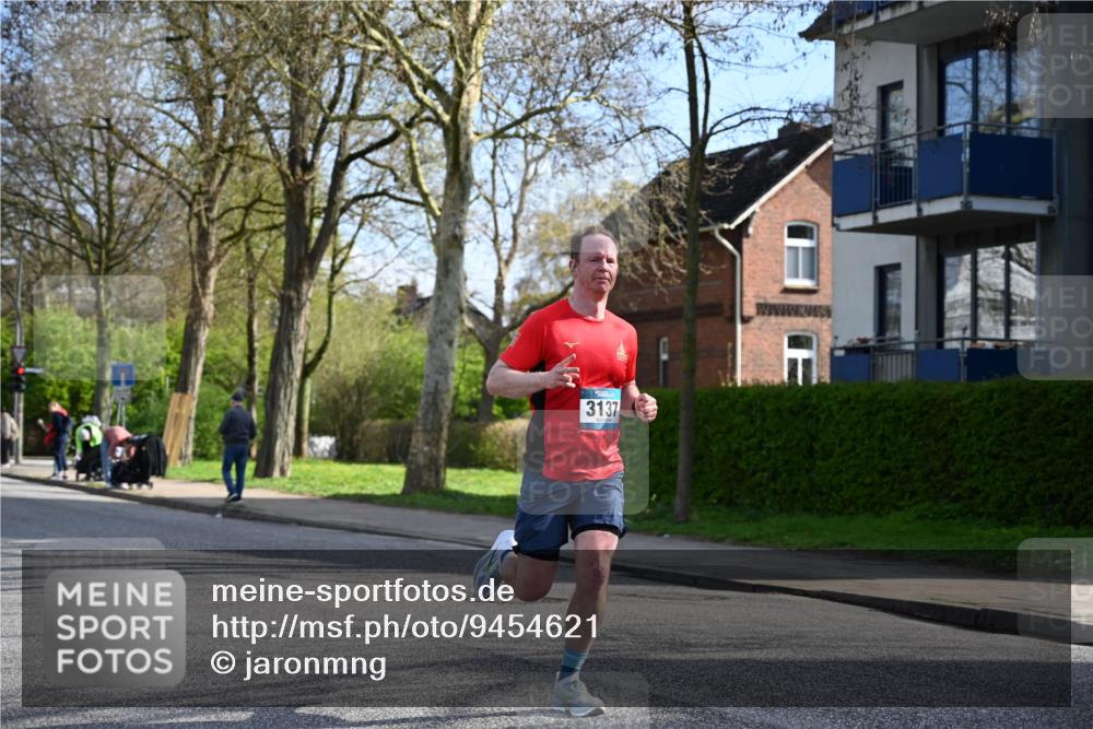 12.04.2026 - 45. Internationalen Wilhelmsburger Insellauf J. Mangold http://msf.ph/oto/9454621 12.04.2026 10:21:49 Ziel 3137, 3930, 3317, 3771, 2010, 3053, 4694, 5507 meine-sportfotos.de